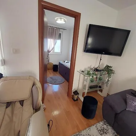 Apartment Ante, *